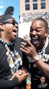 Growing Up I Wanted To Be Apart Of Dipset So Bad I Would Go To School  Dressed Like @mr_camron 🕺🏾😂😂 No Bullshiii I Had The Dipset Tall Tee w/  The Avirex Jacket, Skullhead belt buckle & My Fake Dipset ...