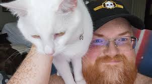 Cat joins dive with owner