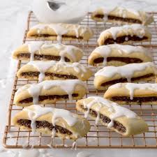 Fold over the sides to form a tube, lapping the seam in the center. 26 Italian Cookie Recipes Nonna Would Love Italian Cookies Italian Cookie Recipes Cuccidati Recipe