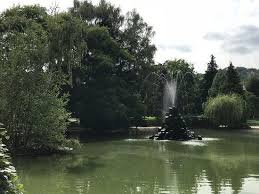 Au centre du jardin se trouve un plan d'eau avec un imposant jet d'eau qui plaît beaucoup aux enfants. Parc Picture Of Jardin Henri Vinay Le Puy En Velay Tripadvisor
