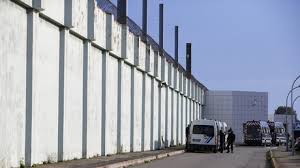 François gapihan vous propose un tour complet de l'actualité en compagnie d'invités et des envoyés spéciaux de bfmtv. Un Terroriste Bientot Liberable Menace Les Surveillants De La Prison De Vendin Le Vieil Rt En Francais