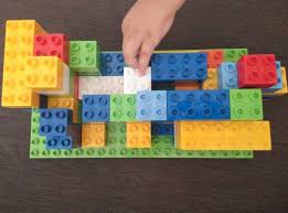 Ver más ideas sobre mesa lego, sala de lego, muebles para niños. Nuestro Primer Juego De Mesa Diy Con Bloques De Lego Duplo Alternativas Para Papas Sinetiquetas