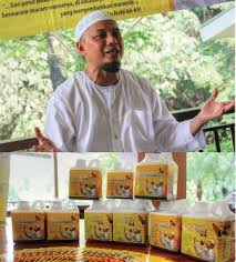Madu yang diambil dari kampung halaman arifin ilham di kampung barabai, kalimantan selatan ini selain menjadi obat juga 'modal' untuk berdakwah. Ustad Arifin Ilham Luncurkan Madu Az Zikra Serpong Update