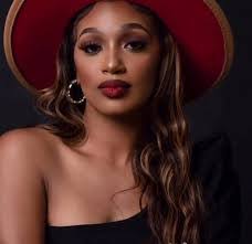 Amanda Devoe's Instagram, Twitter & Facebook