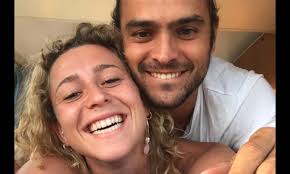 Jérémy et Candice (Koh Lanta) en vacances : doux baisers sur la plage