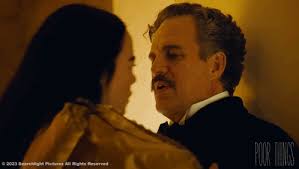 Kissing Bella Baxter GIF