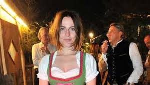 Schauspielerin Antje Traue Wird Im Dirndl Auf Der Wiesn Nicht Erkannt Promis Antje traue was raised communicating in russian. schauspielerin antje traue wird im