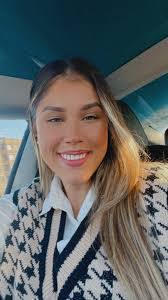 Laura Erhardt's Instagram, Twitter & Facebook