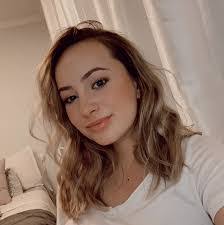 Ashley Howdeshell's Instagram, Twitter & Facebook