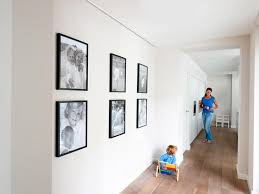 Galerie Photos Cimaise Et Accrochage Tableau Artiteq Mises En Situations Cimaise Moulure Eclairage Decorer Sans Percer Cimaise Tableau Cimaise