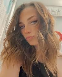 Renee Tetrault's Instagram, Twitter & Facebook