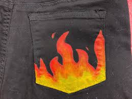 Here is a cool craft to make this summer : 13 Painted Jean Pockets Guide Patterns