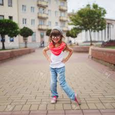 Download before to be deleted. Menina Dancando Na Rua Fotos Retratos Imagenes Y Fotografia De Archivo Libres De Derecho Image 92877620