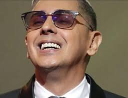 Que bueno tener estos momentos de la vida donde nos encontramos con actores  y actrices de gran talento como esta muchacha Adriana que a mí y a mi  familia nos encanta su