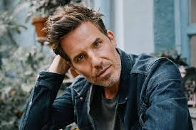 Tim Bergmann's Instagram, Twitter & Facebook