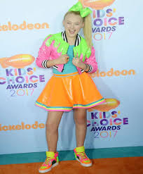 Home›conversion›length conversion› feet to inches. Jojo Siwa Birthday Real Name Age Weight Height Family Contact Details Boyfriend S Bio More Notednames