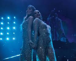 Hace unas horas gloria trevi presentó su nuevo tema 'grande' en todas las plataformas digitales, la colaboración con mónica naranjo dio mucho de qué hablar desde que se anunció que trabajarían. Gloria Trevi And Alejandra Guzman Join Forces Las Vegas Magazine