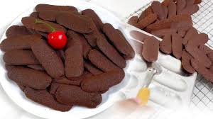 Siapa yang bisa menolak kerenyahan saat tersaji setoples kue lidah kucing di rumah. Resep Kue Lidah Kucing Coklat Paling Renyah Dan Bikin Nagih Banget Kue Lebaran Youtube