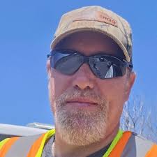 The things you come across in meter boxes at work. 🐍