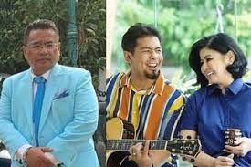 Dia bergerak di bidang hukum bisnis internasional. R4ibfbfqcmfaem