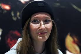 Beata, 15, en av fyra i Sverige: ”Sprang runt med en blöja på huvudet”