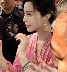 Phạm Băng Băng bị chụp lén, nhan sắc lẫn thần thái gây ngỡ ngàng