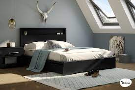 Hal ini muncul dari tempat tidur bergaya rendah dan penggunaan sprei serta bed cover yang putih bersih. Tempat Tidur Minimalis Ala Jepang Jepara Heritage