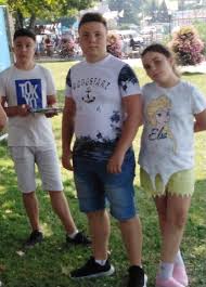 A két tizenéves fiú felfújható matracokról esett a balatonba, amíg a szüleik és a harmadik testvérük a parton voltak. Dvvrnkwz63xzom