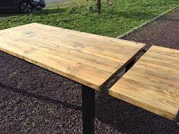 table de salle a manger sur une structure de pied en acier brosse vernis plateau en bois de sapin massif de couleur ch table extension table dining room table