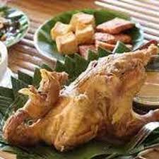 Ayam bisa diolah menjadi berbagai macam menu atau hidangan yang lezat sehingga tidak ada kata bosan untuk menikmati sajian dari ayam. Ayam Ingkung Makanan Khas Yogjakarta Yang Disajikan Saat Syukuran Bangka Sonora Id
