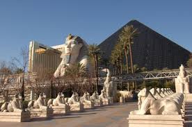 Las Vegas Must See Sights And Attractions Las Vegas Attractions Las Vegas Resorts Vegas Attractions