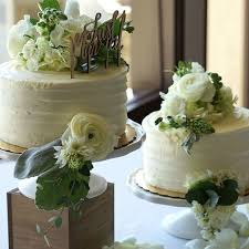 No doubt that cake toppers made of flowers are charming and fresh. Adding Fresh Flowers To Cake Decoration My Frugal Wedding