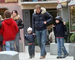 Jennifer lynn connelly (born december 12, 1970) is an american actress who began her career as a child model. Jennifer Connelly Paul Bettany Stellan Bettany Kai Bettany Jennifer Connelly And Stellan Bettany Photos Connelly Bettany Family In Italy Zimbio