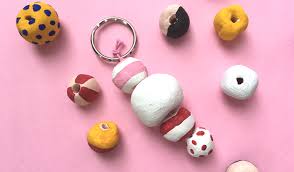 Die glasperlen werden in einem digitalen ofen langsam abgekühlt (getempert) und haben. Perlen Selber Machen Papapier Bastelideen Schlusselanhanger Diy