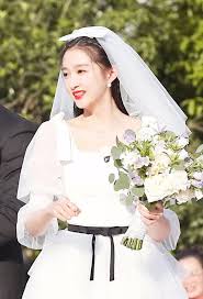 Fatma garingan (luhan wife) is on facebook. Guan Xiaotong Wears A Wedding Dress Too Beautiful But Has Become Li Chen S Bride Sha Yi Honestly Told The Truth Daydaynews