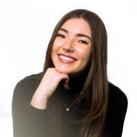 Alexandra Mercer's Instagram, Twitter & Facebook