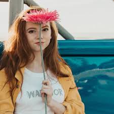Chloe on disney's dog with a blog, peanut's movie, claire's. Francesca Capaldi Style Clothes Outfits And Fashion Page 5 Of 7 Celebmafia