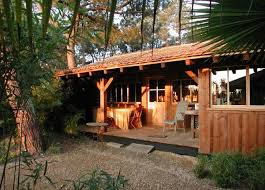 Des Cabanes Mais Pas N Importe Lesquelles Cabane Bois Maison Bois Petite Maison Bois