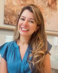 A gestação tem, em média, 40 semanas (40 x 7 = 280 dias), mas quando  contamos em meses, ela tem 9 meses, isto quer dizer 9 x 30 = 270 dias. Um