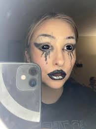 Exploring Drag Art through Face Painting