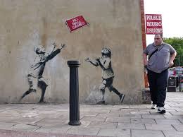 Las 50 Mejores Obras Urbanas De Banksy Street Art Banksy Best Street Art Street Art