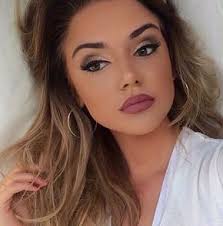 17 Pretty Makeup Looks To Try In 2021 Makeup Ideas Trends Her Style Code Pretty Makeup Looks Fall Makeup Looks Wedding Makeup Looks