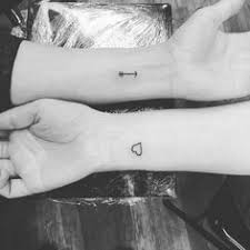 30 Pequenos Tatuajes Que Son Perfectos Para Ilustrar El Amor Entre Tu Y Tu Pareja Tatuajes De Parejas Tatuajes De Amor Y Tatuaje Novios