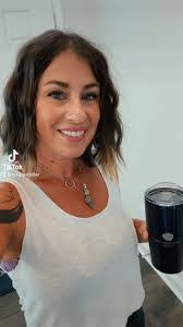 Laura Midgett's Instagram, Twitter & Facebook