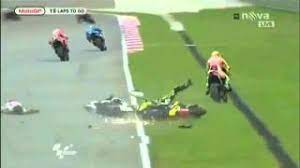 In runde zwei des um 16 uhr ortszeit gestarteten rennens rutschte simoncelli in kurve 11, einer schnellen rechtskurve, das vorderrad weg. Marco Simoncelli Daniel Hegarty Luis Salom Die Dramatischsten Horror Unfalle In Der Motorrad Wm Geschichte News De