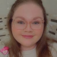 Amanda Meek's Instagram, Twitter & Facebook