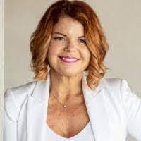 Lynn Kyles's Instagram, Twitter & Facebook