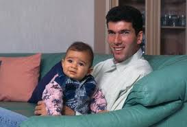 Zinedine Zidane Y Su Hijo Enzo French Soccer Players Zinedine Zidane Soccer Players