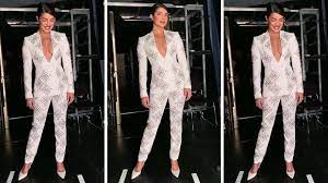 While the segment was significantly shorter than a full episode of hot ones, both jimmy and priyanka began to totally melt down by the time they got to the final. Priyanka Chopra Picks An Embellished Pantsuit For Jimmy Fallon S Show