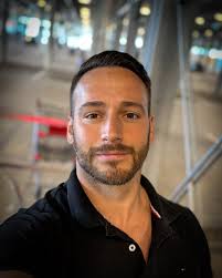 My name is William Lawrence, and I'm from the United States. I'm single,  38, and have been struggling with alcohol addiction for 10 years. Today  marks one year and 10 days sober,